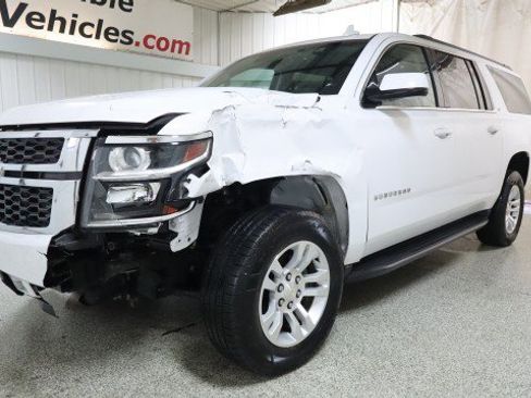 Used 2019 Chevrolet Suburban LT image 2