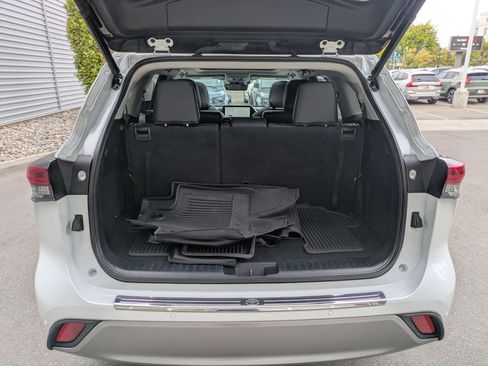 Used 2023 Toyota Highlander Platinum image 31