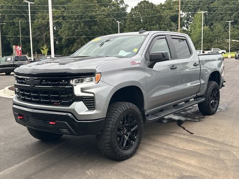 Used 2024 Chevrolet Silverado 1500 LT Trail Boss w/ Convenience Package II AWD/4WD image 4