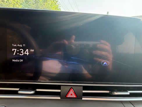 Used 2024 Hyundai Elantra SEL FWD image 36
