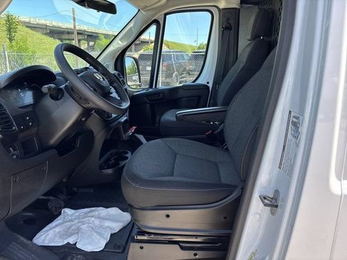 Used 2025 RAM ProMaster 2500 w/ U-Haul Equipment Group FWD image 15