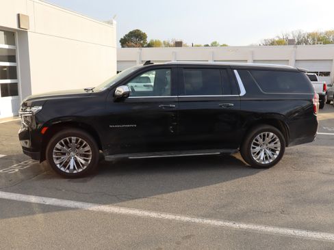 Used 2021 Chevrolet Suburban Premier w/ Premium Package image 7