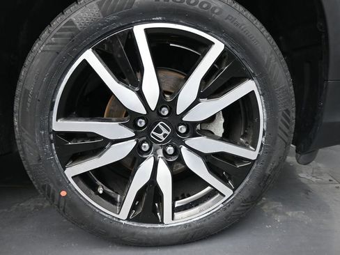 Used 2022 Honda Pilot Touring image 11