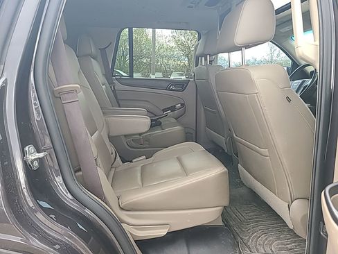 Used 2017 GMC Yukon SLT w/ Premium Edition AWD/4WD image 9