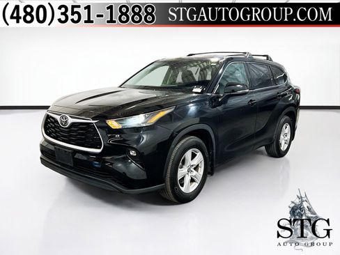 Used 2022 Toyota Highlander LE image 1