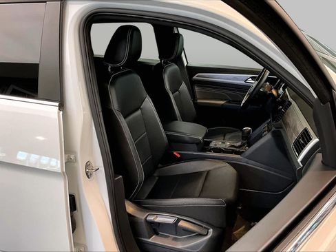 Used 2023 Volkswagen Atlas Cross Sport SE w/ Black Wheel Package FWD image 9