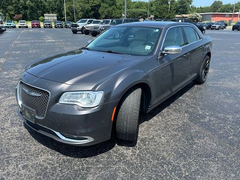 Used 2021 Chrysler 300 Touring L RWD image 3