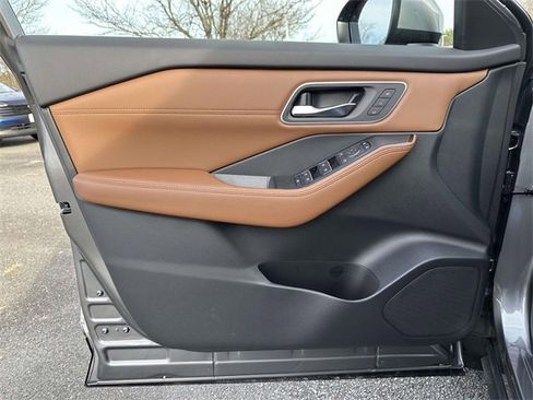 New 2026 Nissan Rogue Platinum image 14