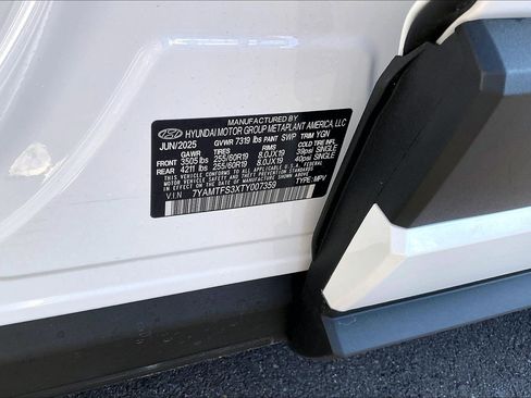 New 2026 Hyundai Ioniq 9 SE image 8