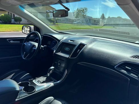 Used 2016 Ford Edge Titanium FWD image 19