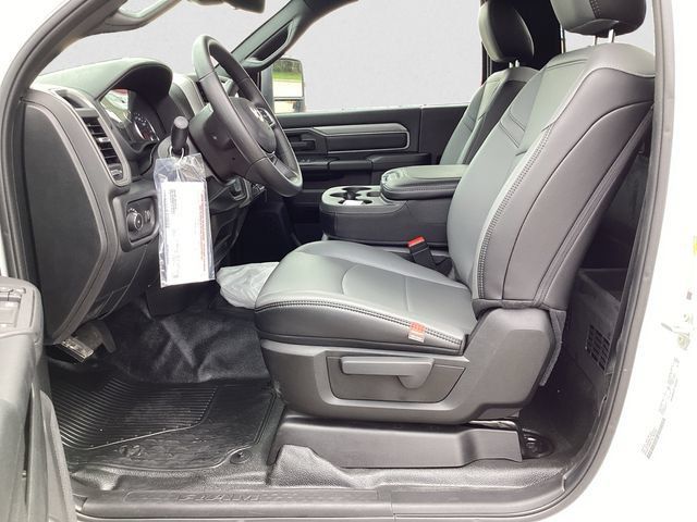 New 2026 RAM 5500 Tradesman AWD/4WD image 9