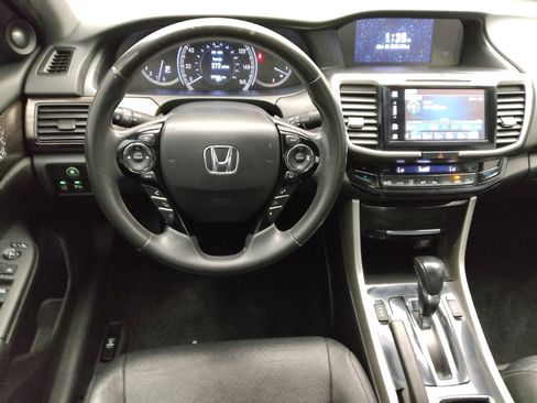 Used 2016 Honda Accord Touring image 22