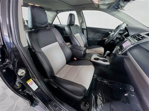Used 2013 Toyota Camry SE image 28