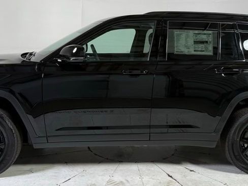 New 2025 Jeep Grand Cherokee Altitude AWD/4WD image 4