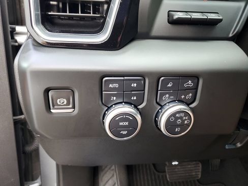 Used 2024 GMC Sierra 3500 Denali Ultimate AWD/4WD image 30