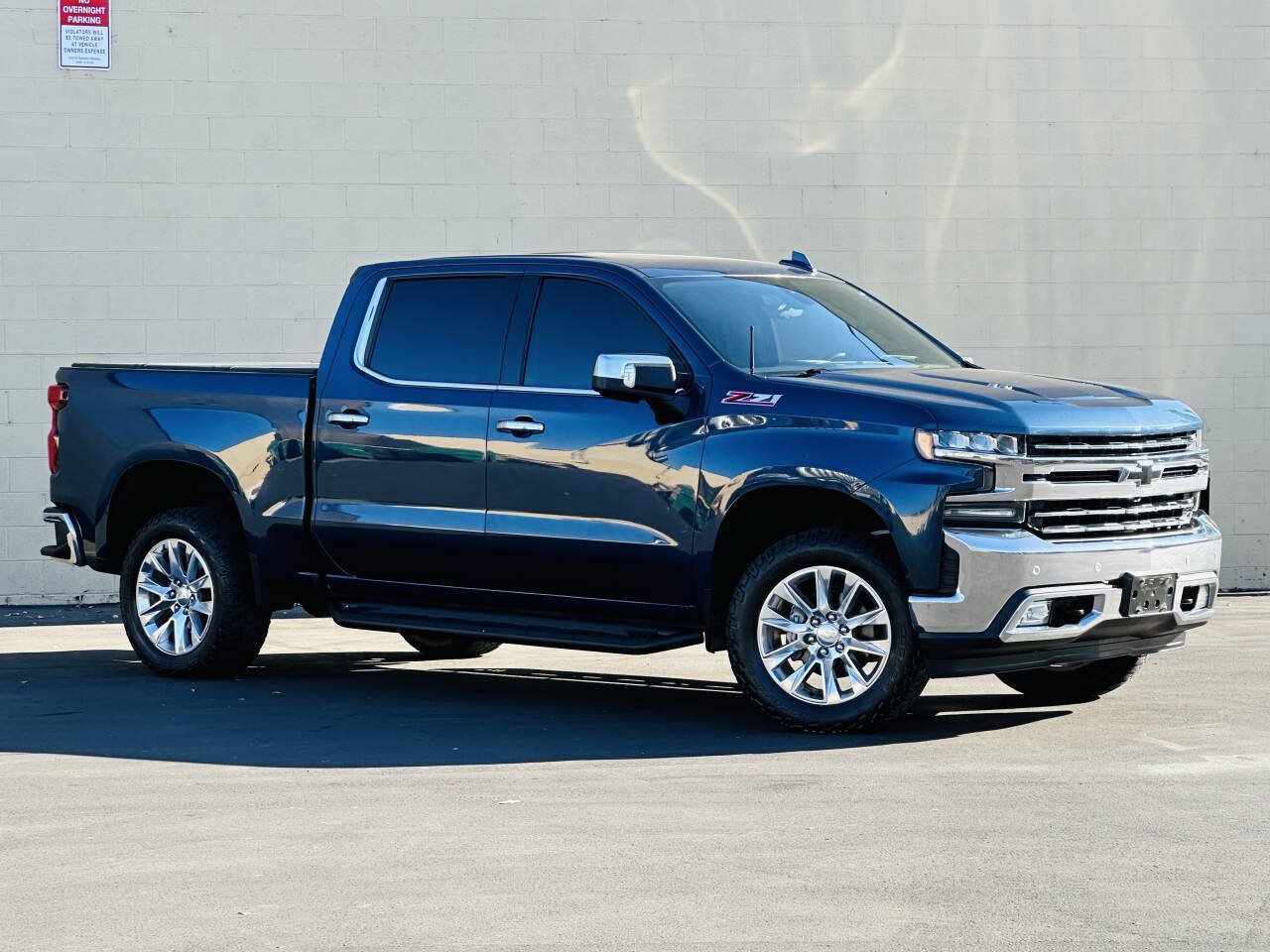Used 2019 Chevrolet Silverado 1500 LTZ w/ LTZ Premium Package AWD/4WD image 2