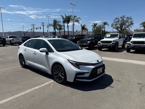 Used 2024 Toyota Corolla XSE FWD image 2