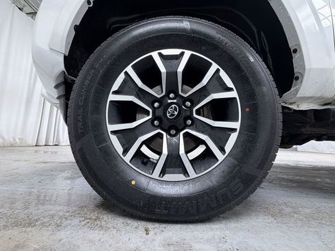 Certified 2023 Toyota Tacoma TRD Sport w/ Technology Package image 15