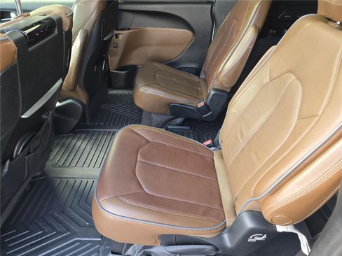 Used 2017 Chrysler Pacifica Limited FWD image 22