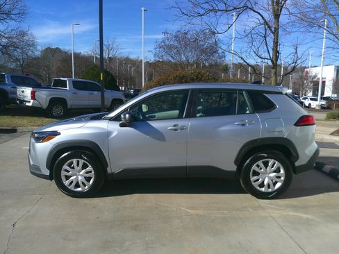 Used 2025 Toyota Corolla Cross L image 8