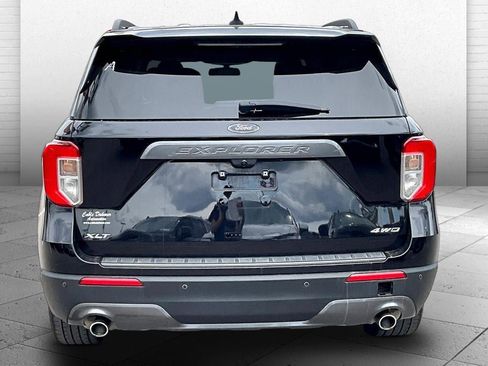 Used 2021 Ford Explorer XLT w/ Equipment Group 202A AWD/4WD image 3