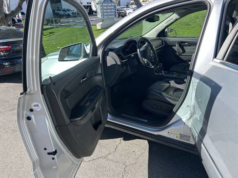 Used 2015 Chevrolet Traverse LTZ image 2