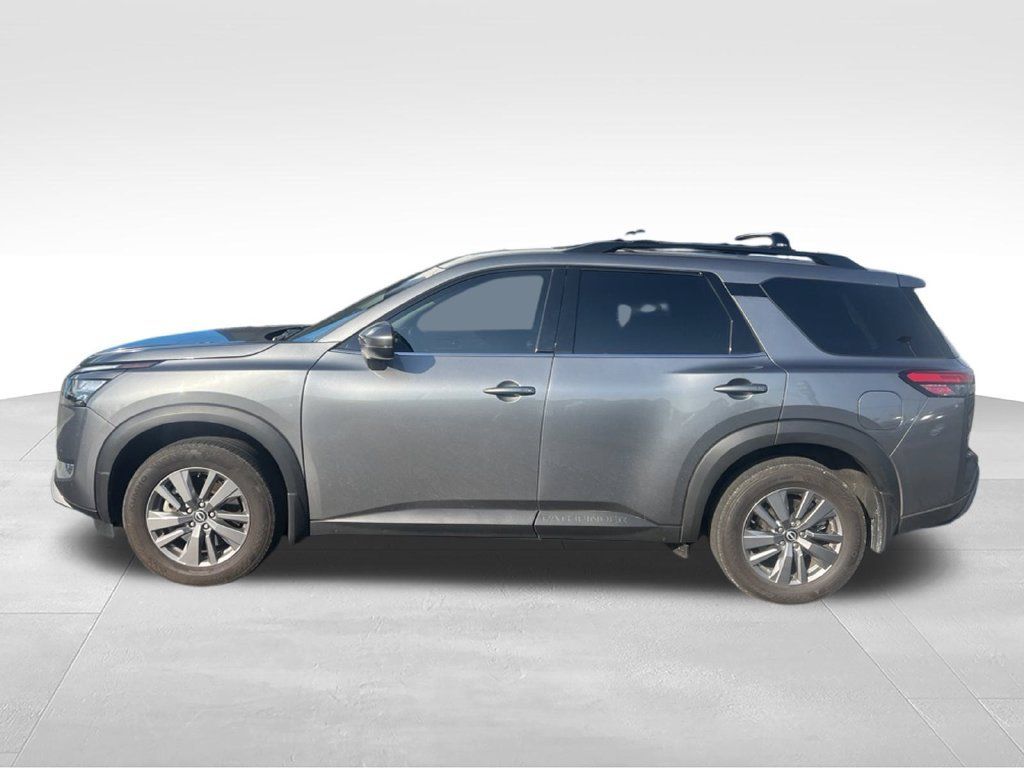 Used 2025 Nissan Pathfinder SV w/ SV Premium Package FWD image 3