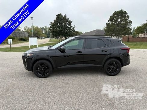 Used 2025 Chevrolet Trax ACTIV w/ Driver Confidence Package FWD image 3