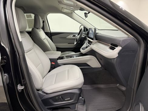 New 2025 Ford Explorer Active w/ Active Comfort Package image 26