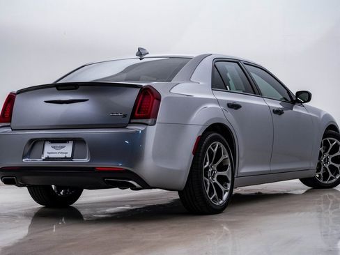 Used 2015 Chrysler 300 S image 9