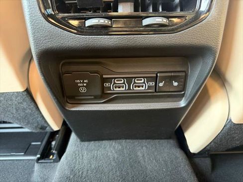 Certified 2024 Jeep Grand Cherokee Limited AWD/4WD image 40
