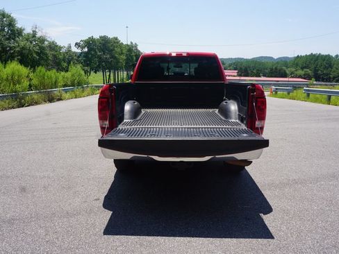 Used 2019 RAM 1500 Classic SLT AWD/4WD image 13