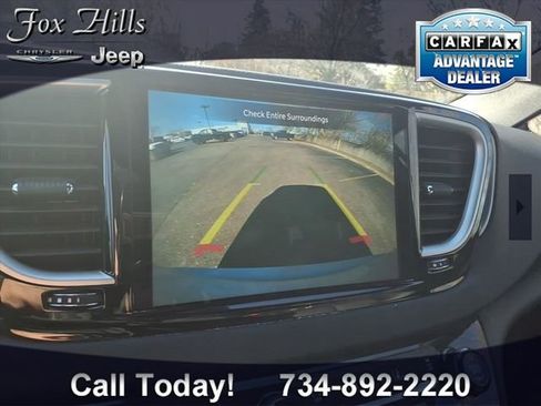 Used 2026 Chrysler Pacifica Select image 21