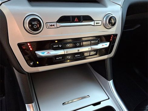 Certified 2022 Ford Explorer XLT w/ Equipment Group 202A image 17