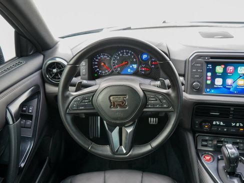 Used 2021 Nissan GT-R Premium image 37
