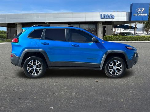 Used 2018 Jeep Cherokee Trailhawk w/ Comfort/Convenience Group AWD/4WD image 9