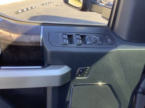 Used 2022 Ford F250 Lariat w/ Chrome Package image 12