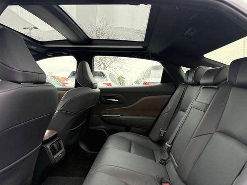 Used 2023 Toyota Crown Limited image 15