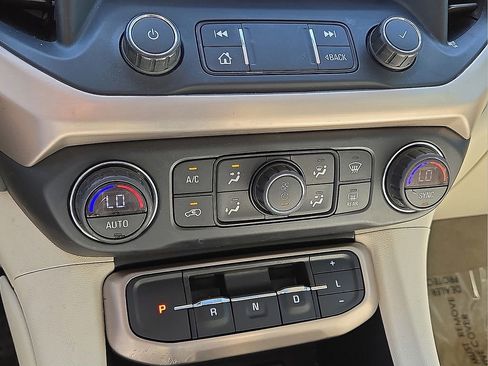 Used 2020 GMC Acadia Denali image 28