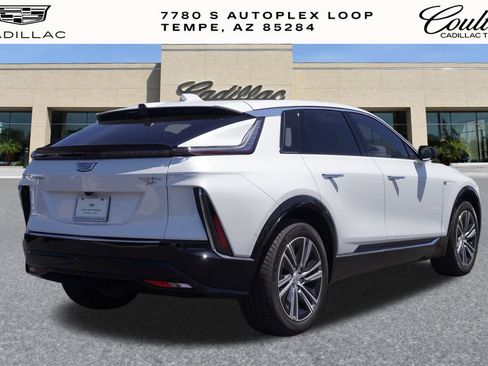 New 2025 Cadillac Lyriq Luxury image 3