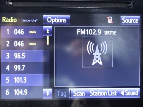 Used 2017 Toyota Corolla SE w/ SE Premium Package FWD image 17