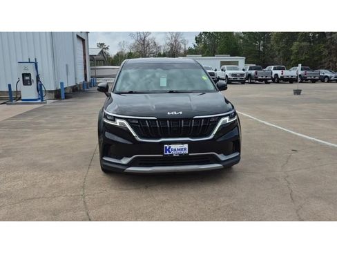 Used 2022 Kia Carnival LX image 3