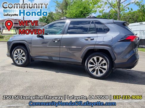 Used 2021 Toyota RAV4 XLE Premium FWD image 5
