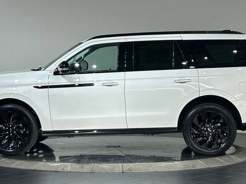 New 2026 Lincoln Navigator Reserve w/ Jet Appearance Package AWD/4WD image 5