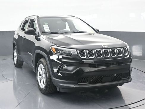 Used 2026 Jeep Compass Latitude AWD/4WD image 9