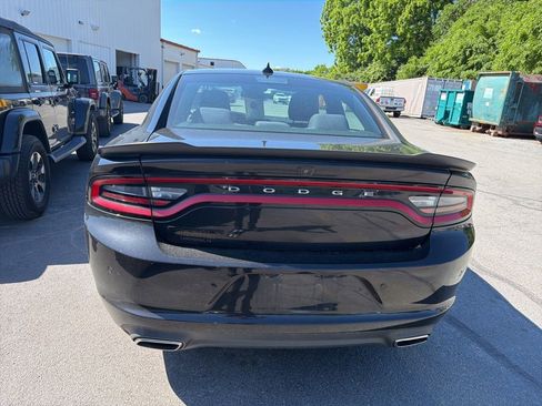 Used 2019 Dodge Charger SXT w/ Blacktop Package AWD/4WD image 5