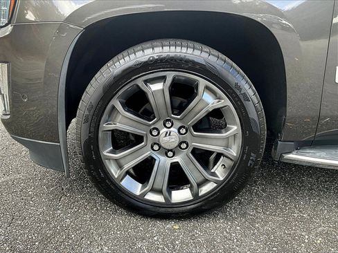 Certified 2020 Cadillac Escalade Luxury image 8