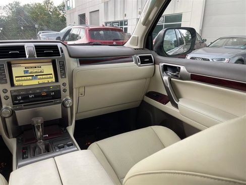 Used 2011 Lexus GX 460 image 31