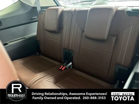Used 2023 Volkswagen Atlas SE w/ Black Wheel Package FWD image 10