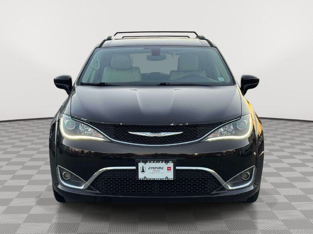 Used 2017 Chrysler Pacifica Touring-L Plus FWD image 2